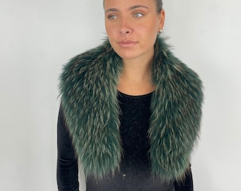 Fur Collar of Fin Raccoon Fur Dyed