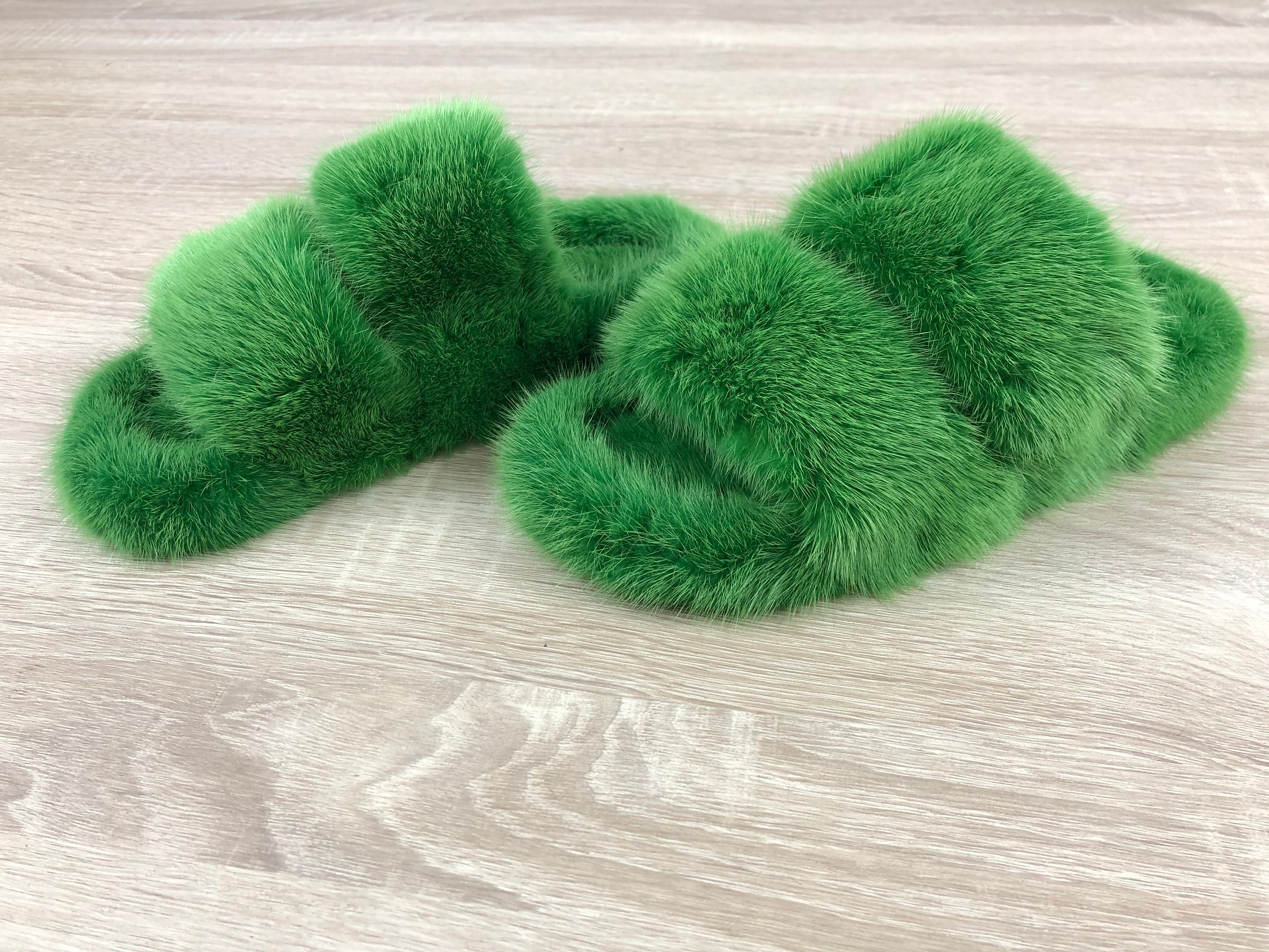 Slippers with mink fur green