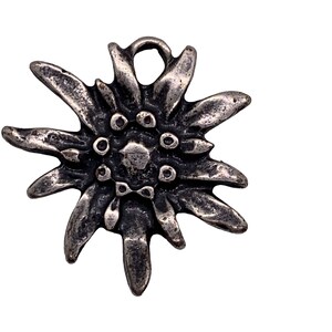 Needleminder Silver Tone Flower