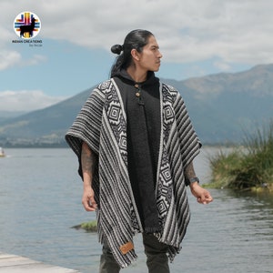 Poncho de oveja hecho a mano. (Lobo Gris). Cerrado al frente con capucha. Creado por manos indígenas. ¡Lavable a máquina! ¡ENVÍO GRATIS! Ideas para regalos.