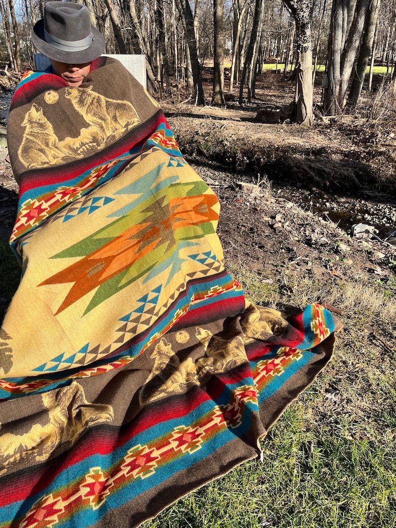 Cultural Wolf Quilted Blanket NCU0TH138