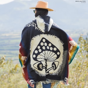 Uniseks poncho van alpacawol. (Zoanthids)Eén maat. Exclusief handgemaakt door inheemse handen! Machinewasbaar. GRATIS VERZENDING! Cadeau-ideeën