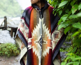 Native American geometrische (Desert Thunder) Alpaca poncho. EXCLUSIEF ONTWERP! Ultrazacht en warm. Mag in de wasmachine! San Valentijn cadeau-ideeën