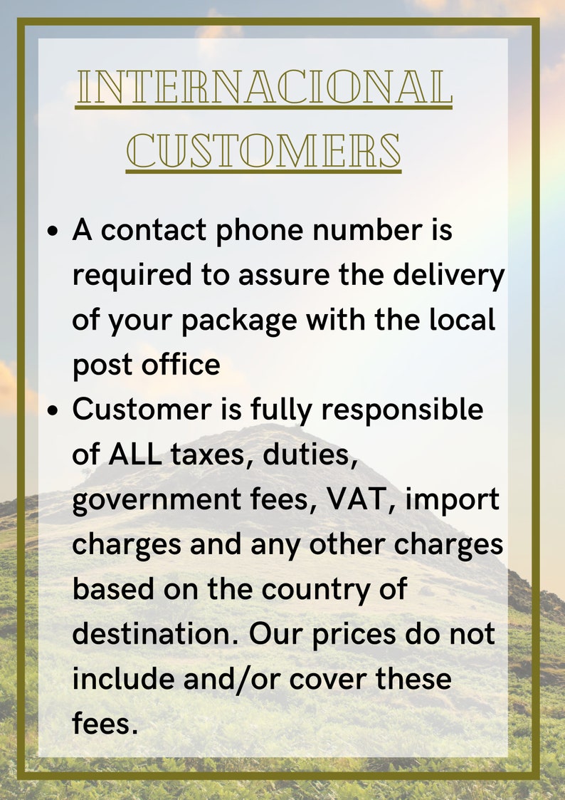 K&ouml;nnte beinhalten: Ein Textbild mit wei&szlig;em Hintergrund und gr&uuml;nem Rand. Der Text lautet "INTERNACIONAL CUSTOMERS" und enth&auml;lt zwei Aufz&auml;hlungspunkte. Der erste Punkt besagt, dass eine Kontakttelefonnummer erforderlich ist, um die Zustellung eines Pakets an das &ouml;rtliche Postamt zu gew&auml;hrleisten. Der zweite Punkt besagt, dass der Kunde f&uuml;r alle Steuern, Abgaben, staatlichen Geb&uuml;hren, Mehrwertsteuer, Einfuhrgeb&uuml;hren und alle anderen Geb&uuml;hren, die auf das Bestimmungsland basieren, voll verantwortlich ist. Der Text besagt auch, dass die Preise diese Geb&uuml;hren nicht beinhalten und/oder abdecken.