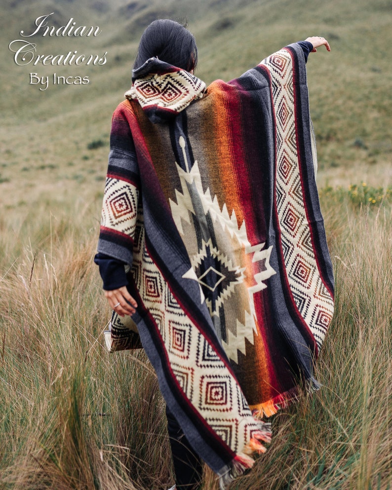 Poncho in alpaca geometrico dei nativi americani Desert Thunder. DESIGN ESCLUSIVO Ultra morbido e caldo. Lavabile in lavatrice Idee regalo per San Valentino immagine 9