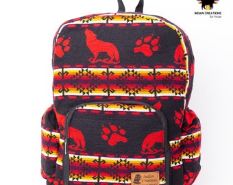 Sac à dos en coton fait main (Carmine Wolf Spirit)Unisexe.Léger. Fait main, unique et accessible. Fabriqué en Équateur. LIVRAISON GRATUITE ! Idées cadeaux