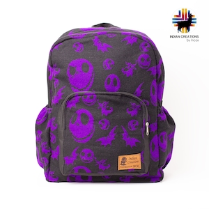 Sac à dos fait main. (Violet Jack Skellington) Fait main, unique, accessible. Lavable en machine ! LIVRAISON GRATUITE ! Idées cadeaux pour la Fête des Mères
