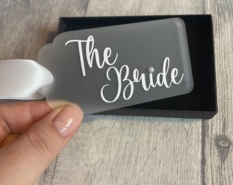 Bride Acrylic Gift Tag - Frosted Acrylic - Pearl name tag - White - Wedding - Bride to be - Bridal Shower