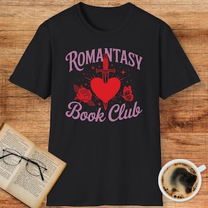 Koszulka Romantasy Book Club – Koszulka dla miłośników książek romantycznych fantasy – Estetyka fantasy romansu