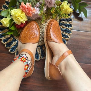 Huarache Sandal ~ All Sizes Boho- Hippie Vintage ~ Mexican Style ~ Colorful Leather ~ Mexican Huaraches