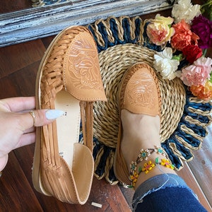 Mexican Leather Sandal. Mexican Embroidered Wedge Heels. Artisanal Embroidered Heels. Mexican Artisanal Wedge Heels. Floral Heels.