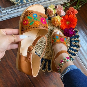 Huarache Sandal ~ All Sizes Boho- Hippie Vintage ~ Mexican Style ~ Colorful Leather ~ Mexican Huaraches