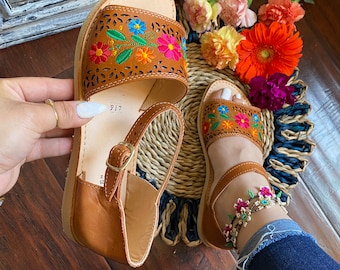 Huarache Sandal ~ All Sizes Boho- Hippie Vintage ~ Mexican Style ~ Colorful Leather ~ Mexican Huaraches