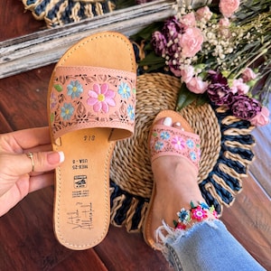 Handmade Leather Huarache Sandals: Women&#39;s Mexican Floral Shoes