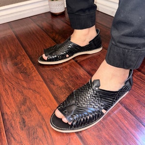 Men’s traditional huaraches. Men’s hand woven huaraches. Men’s sandals. Fiesta theme huaraches. Gift ideas.
