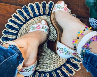 Mexican  heels. Floral heels. Mexican leather heels. Mexican wedges. Mexican floral high heels. Cute fiesta theme huaraches. Huarache