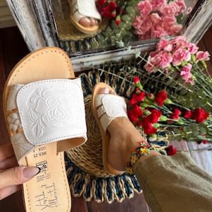 Huarache Sandal ~ All Sizes Boho- Hippie Vintage ~ Mexican Style ~ Colorful Leather ~ Mexican Huaraches