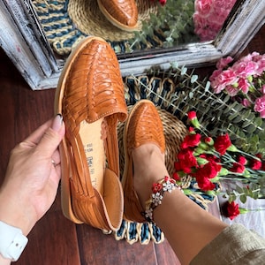 Huarache Sandal ~ All Sizes Boho- Hippie Vintage ~ Mexican Style ~ Colorful Leather ~ Mexican Huaraches