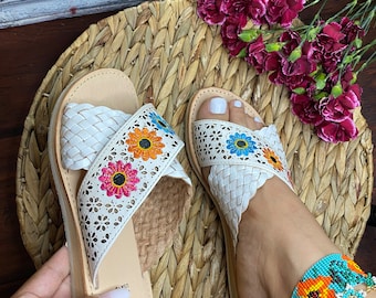 Huarache Sandal ~ All Sizes Boho- Hippie Vintage ~ Mexican Style ~ Colorful Leather ~ Mexican Huaraches