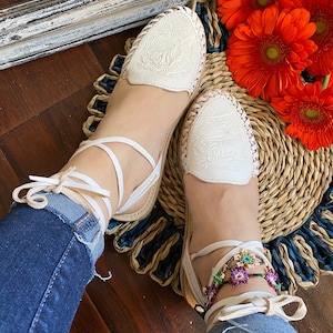 Mexican Leather Sandal. Mexican Embroidered sandals. Artisanal Embroidered sandals. Boho sandals. Floral sandals. Huaraches. Huaraches mexic Bild 3