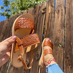 Huarache Sandal ~ All Sizes Boho- Hippie Vintage ~ Mexican Style ~ Colorful Leather ~ Mexican Huaraches