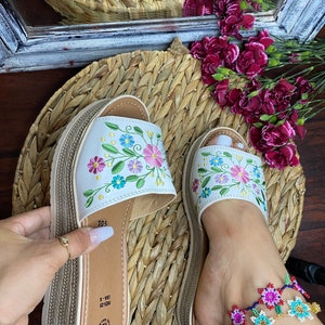 Mexican Leather Sandal. Mexican Embroidered Wedge Heels. Artisanal Embroidered Heels. Mexican Artisanal Wedge Heels. Floral Heels.