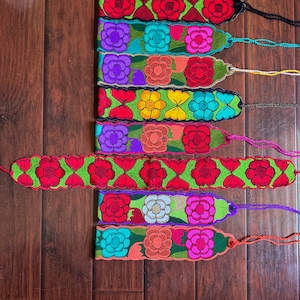 Floral embroidered belts. Colorful belts. Embroidered Mexican belts . Blusa campesina y cinturón. Mexican belt. Fiesta theme.