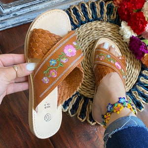 Huarache Sandal ~ All Sizes Boho- Hippie Vintage ~ Mexican Style ~ Colorful Leather ~ Mexican Huaraches
