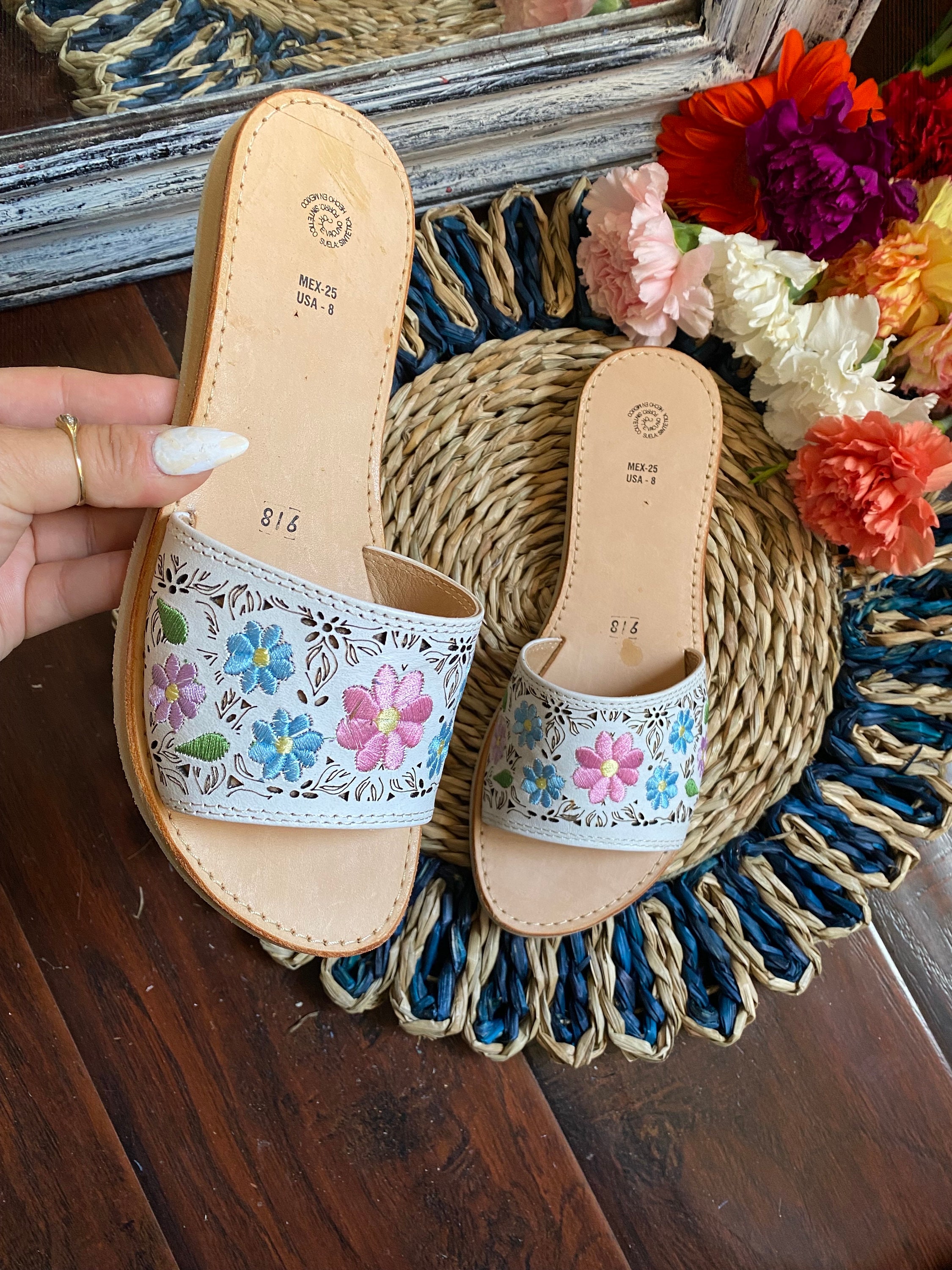 Mexican Embroidered Leather Sandal: Artisanal Floral Wedge  display picture 2