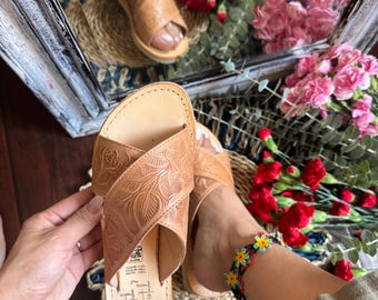Huarache Sandal ~ All Sizes Boho- Hippie Vintage ~ Mexican Style ~ Colorful Leather ~ Mexican Huaraches