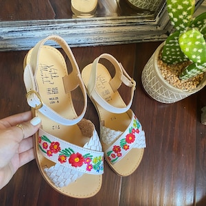Huarache Sandal ~ All Sizes Boho- Hippie Vintage ~ Mexican Style ~ Colorful Leather ~ Mexican Huaraches
