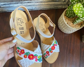 Huarache Sandal ~ All Sizes Boho- Hippie Vintage ~ Mexican Style ~ Colorful Leather ~ Mexican Huaraches