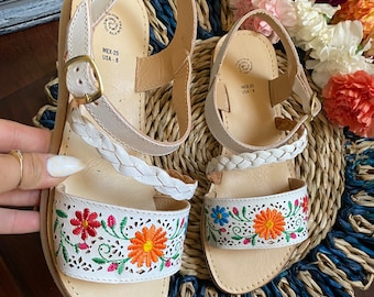 Huarache Sandal ~ All Sizes Boho- Hippie Vintage ~ Mexican Style ~ Colorful Leather ~ Mexican Huaraches