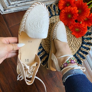 Mexican Leather Sandal. Mexican Embroidered sandals. Artisanal Embroidered sandals. Boho sandals. Floral sandals. Huaraches. Huaraches mexic image 6