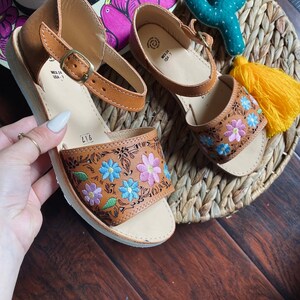 Huarache Sandal ~ All Sizes Boho- Hippie Vintage ~ Mexican Style ~ Colorful Leather ~ Mexican Huaraches