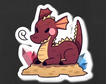 Puede incluir: Una ilustración de dibujos animados de un dragón rojo con vientre amarillo sentado en un montón de tierra marrón con cristales rosas y azules. El dragón tiene una cola pequeña y rizada y una mejilla rosa.