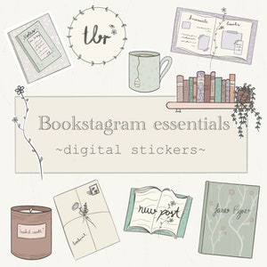 Puede incluir: Un conjunto de pegatinas digitales para bookstagram con ilustraciones de un libro, una taza de té, una vela, una estantería, una planta, una carta, un diario y un libro con el texto "new post".