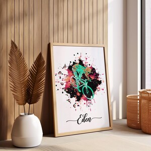 Personlig cykelposter – Illustration av en ung cyklist i aktion, originell presentidé Vert Orange Rose