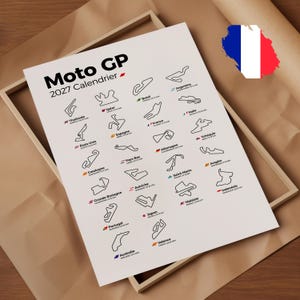 K&ouml;nnte beinhalten: Ein wei&szlig;es Poster mit der &Uuml;berschrift Moto GP 2027 Calendrier, das schwarze Strichzeichnungen verschiedener Rennstrecken zeigt. Jede Strecke ist mit dem L&auml;ndernamen, einer kleinen Nationalflagge und Daten in Franz&ouml;sisch beschriftet.