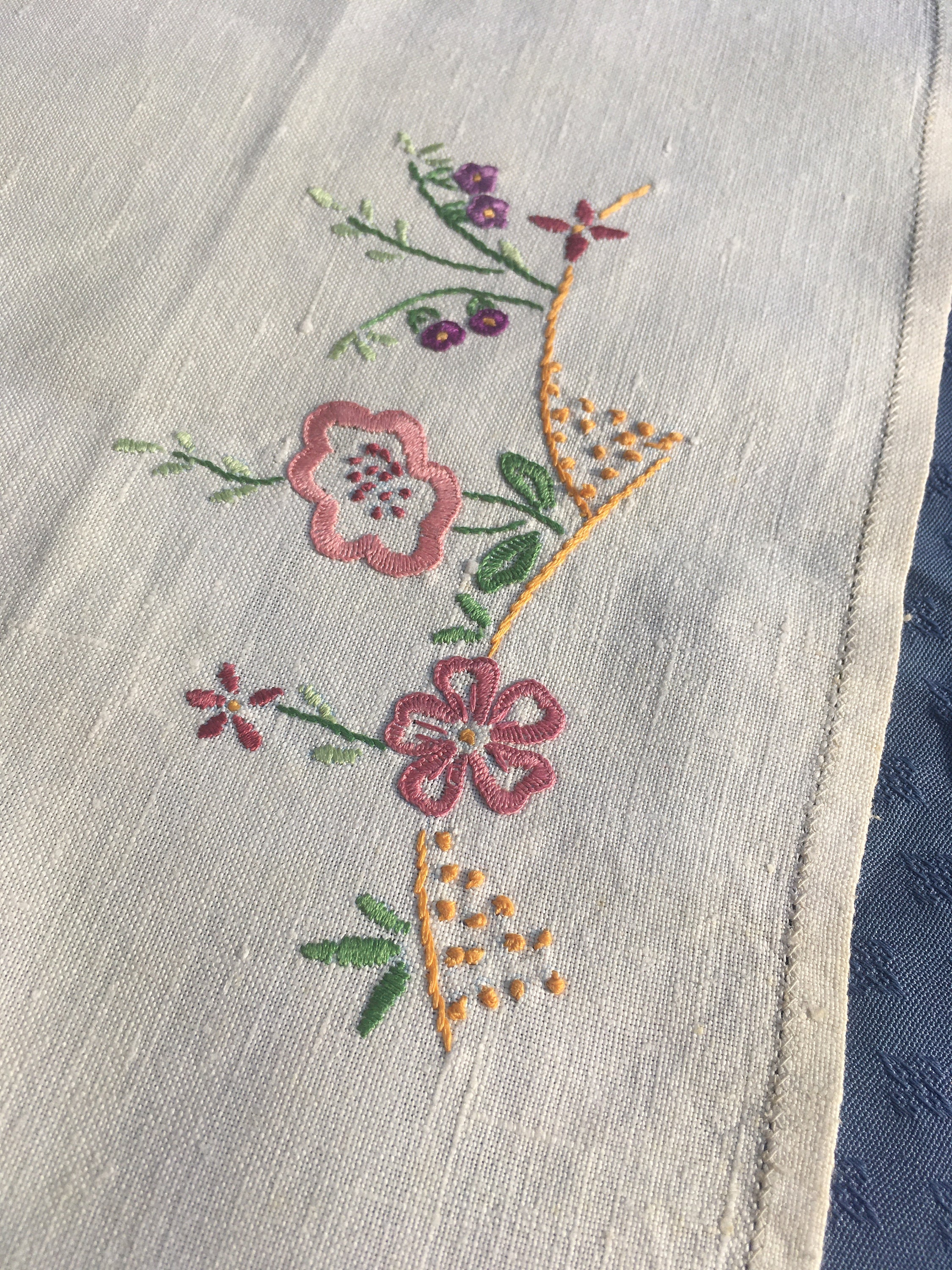 ホワイト リネンハンド刺繍 菊テーブルクロス 花柄