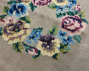 Belle collection de tapisserie d'ameublement de chaise faite à la main avec broderie à l'aiguille vintage avec motif floral coloré