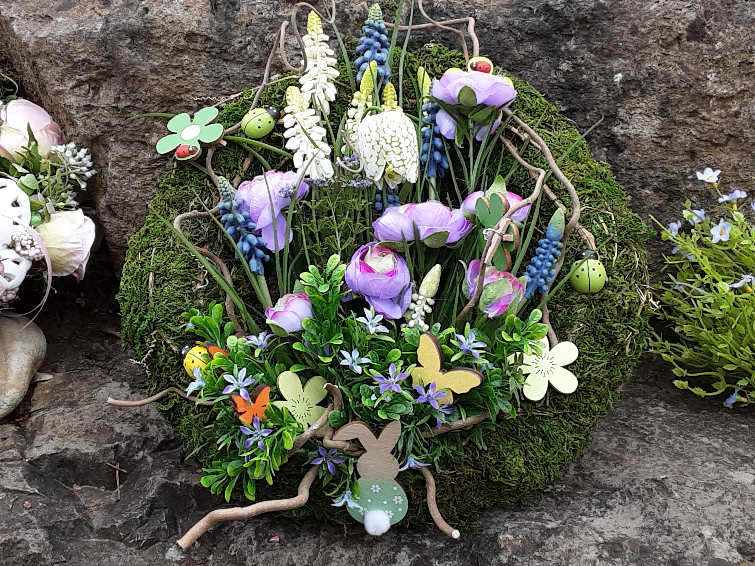Schöner Grabkranz-Frühling-Ostern-Kranz-Grabschmuck-Mooskranz-Grabgesteck-Grabschmuck Kind-Trauer-Beerdigung-Geburtstag-Trauerfloristik