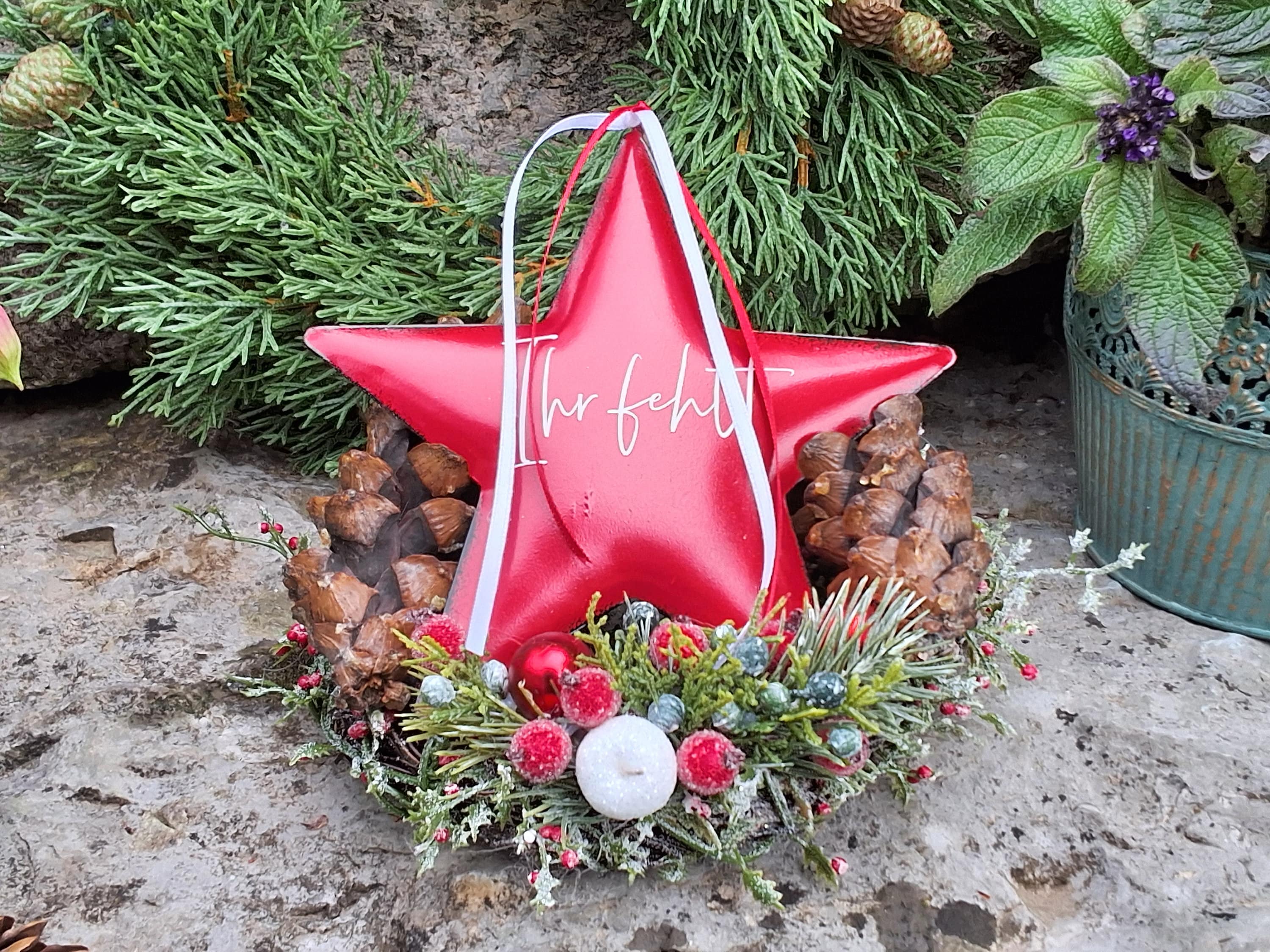 Schöner Kranz-Weihnachten-Inschrift-Stern Metall-Ilexkranz-Grabkranz- Grabgesteck-Trauerfloristik-Grabschmuck-Urnengrab-Gedenktag-Advent-Deko