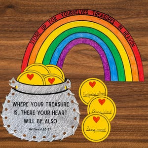 Pode incluir: Ilustração colorida com um arco-íris sobre um pote de moedas de ouro. O pote tem o texto "ONDE ESTÁ O TEU TESOURO, ALI ESTARÁ TAMBÉM O TEU CORAÇÃO". Três círculos amarelos com corações e texto: "Perdoar os outros", "Ser gentil" e "Ser honesto".