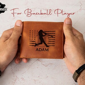 Cartera de béisbol personalizada, regalo para entrenador, regalo de Navidad para fanáticos del béisbol, cartera de cuero para hombre, regalo de graduación para estudiantes universitarios.