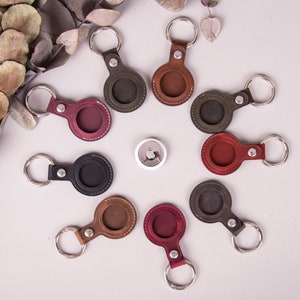 AirTag Case Personalized Leather, Engraved AirTag Keychain, Initial AirTag Holder Kids, Cute Apple Tracker Holder, AirTag Case for Keys