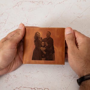 Cartera de cuero personalizada para hombre, billetera personalizada con foto grabada a mano, regalo para aniversario, graduación, papá, novio, él, esposo
