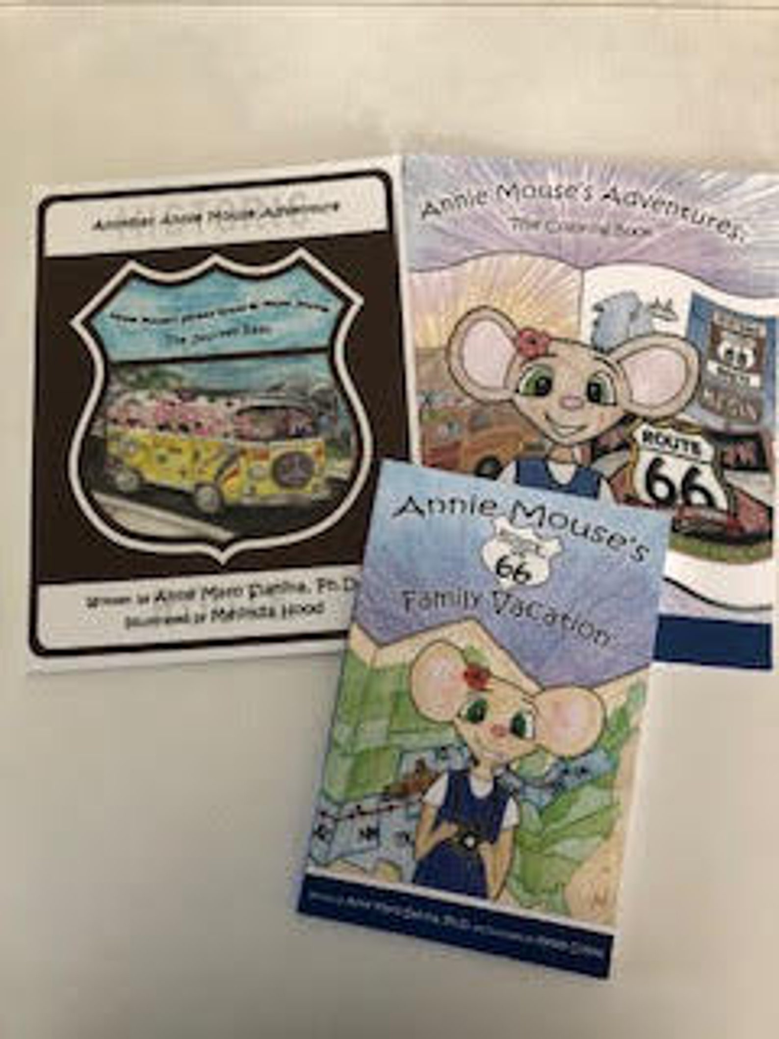 Annie Mouse Meets a New Friend by Anne M. Slanina Annie Mouse Meets a New Friend by Anne M. Slanina