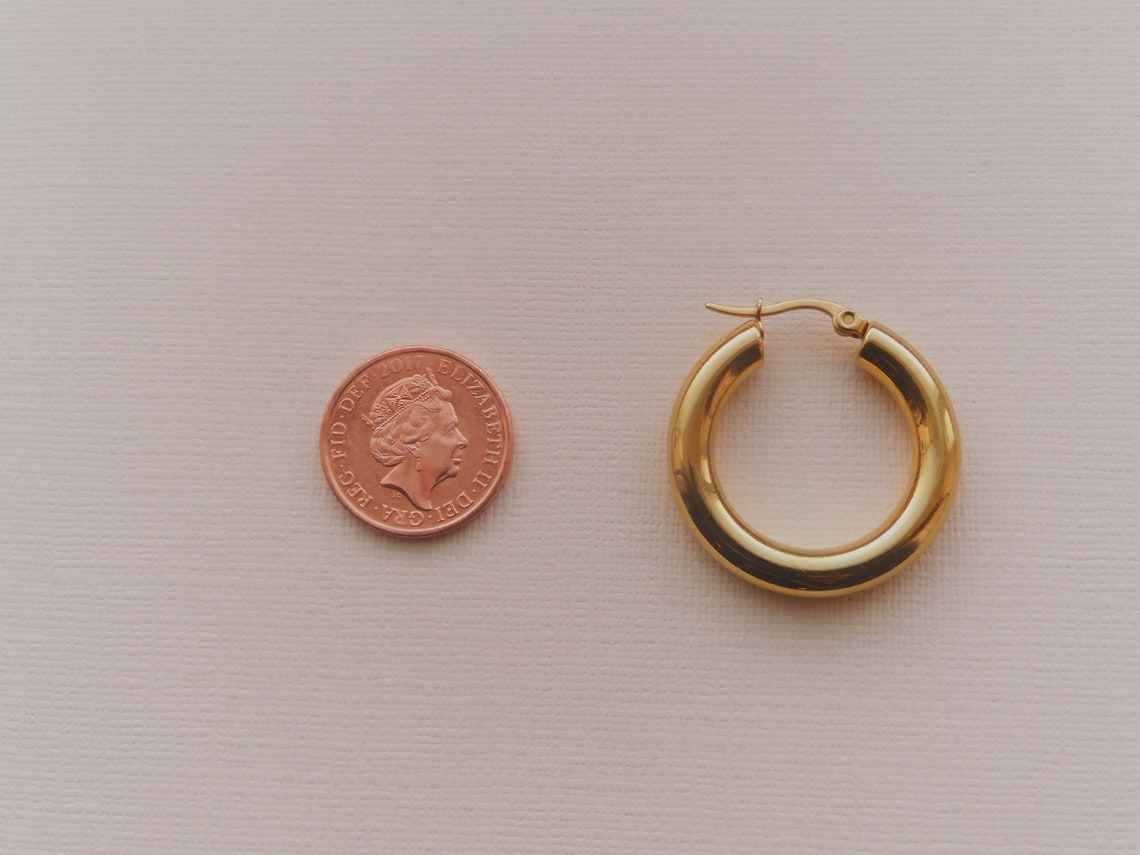 Chunky Silver Hoop Earrings 4 Huge Hoop Earrings – 10cm Plain Gold/Gunmetal Chunky Hoops, Smooth Metal Leverback Earrings, Retro Chic Style Gunmetal Big Hoop Earrings 4 Pack - Foto 8