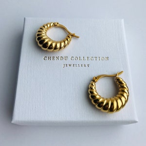 Croissant Gold Hoop Earrings, Vintage Style hoops, Minimalist Hoop Earrings, Small Chunky hoops, Simple Classic Earrings.